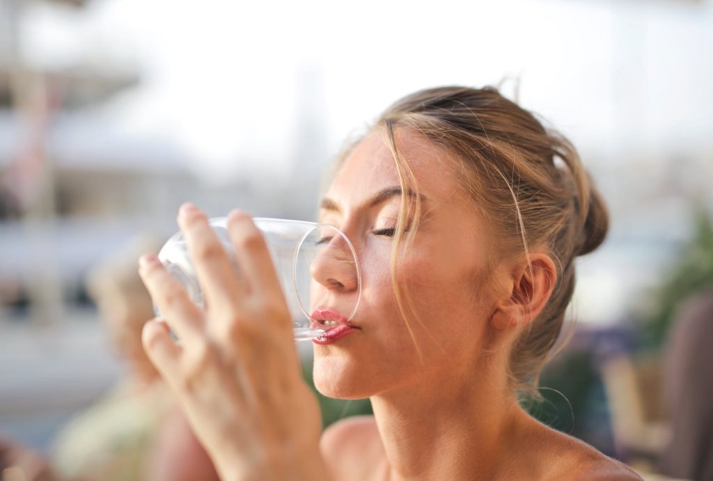 Drinking enough water is one of the best ways to lose weight 